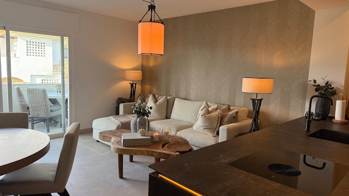 Sunny Rooftop Terrace & Ocean View. Remodeled 2025 - Marbella