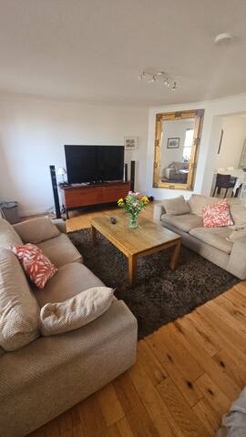 Spacious 3-Bedroom Apartment in Vibrant Dublin 8 gallery image 2