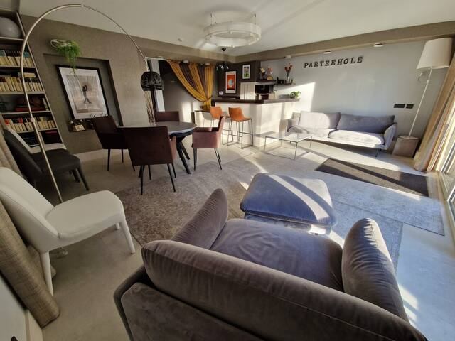 4 apart CONDO vs banquet hall gallery image 2