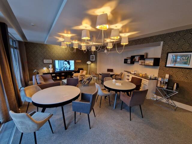 4 apart CONDO vs banquet hall gallery image 3