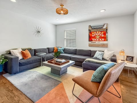 Popular Airbnb listing: 5BR Near Downtown • Cowboy Pool • Sleeps 16 in Dawson
