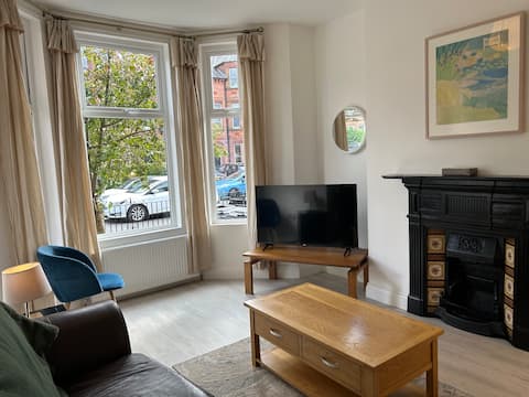 Successful Airbnb property: Flat A @ Malone Avenue in Botanic