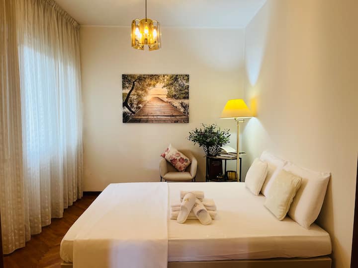 Სუფთა და მყუდრო ორადგილიანი ოთახი