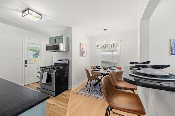 Cozy Retreat, modern Amenities