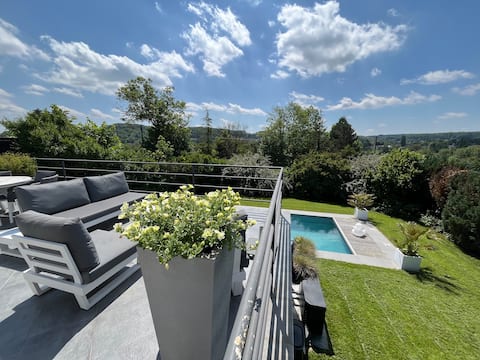 Cozy house with views and pool.