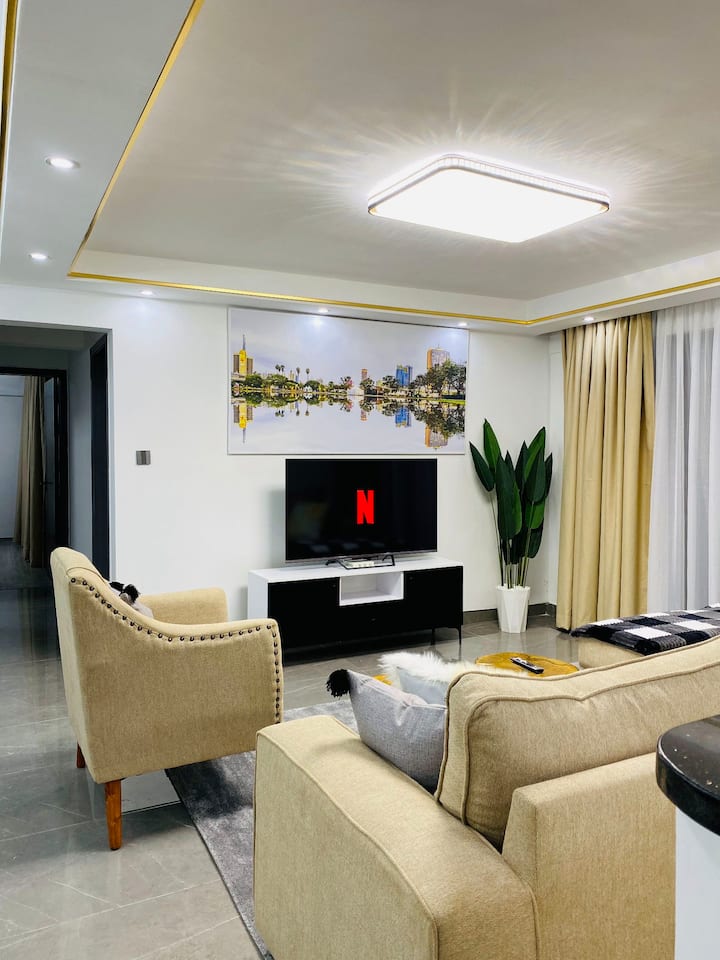 Spacious 3br W/ Balcony | Fast Wi-fi | Workspace - Nairobi