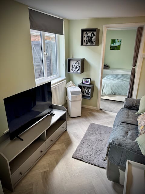 Top Airbnb: Cosy and modern tiny home in West Lindsey