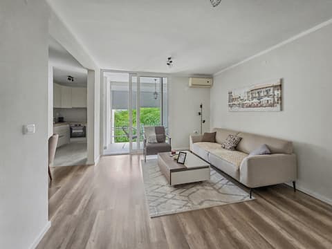 Successful Airbnb property: Comfy home with a workspace located near beach in Bar