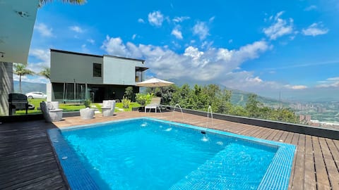 5 Stars! Luxury House +Views+Gym+Pool @Medellin