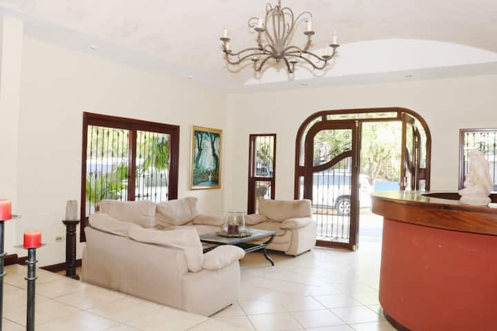 Encantadora Habitación Familiar #4 Nesthostrobles - Managua