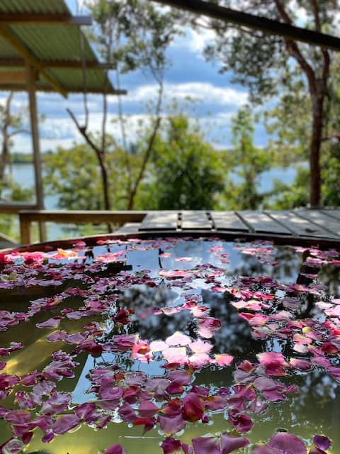 Glamping with Donde Oso tinaja