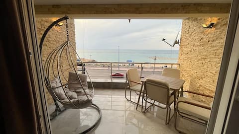 First floor apartment in Asafra on the sea