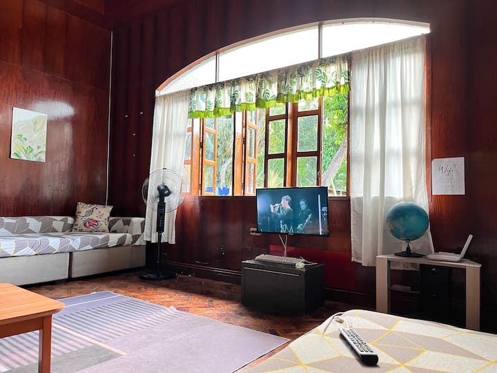 Exclusive Beachfront Vacation House With Pool - Mambajao
