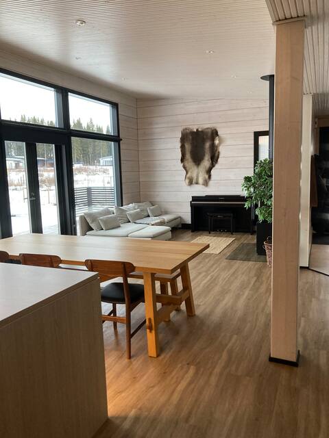 Modern Log Home w/Spa!