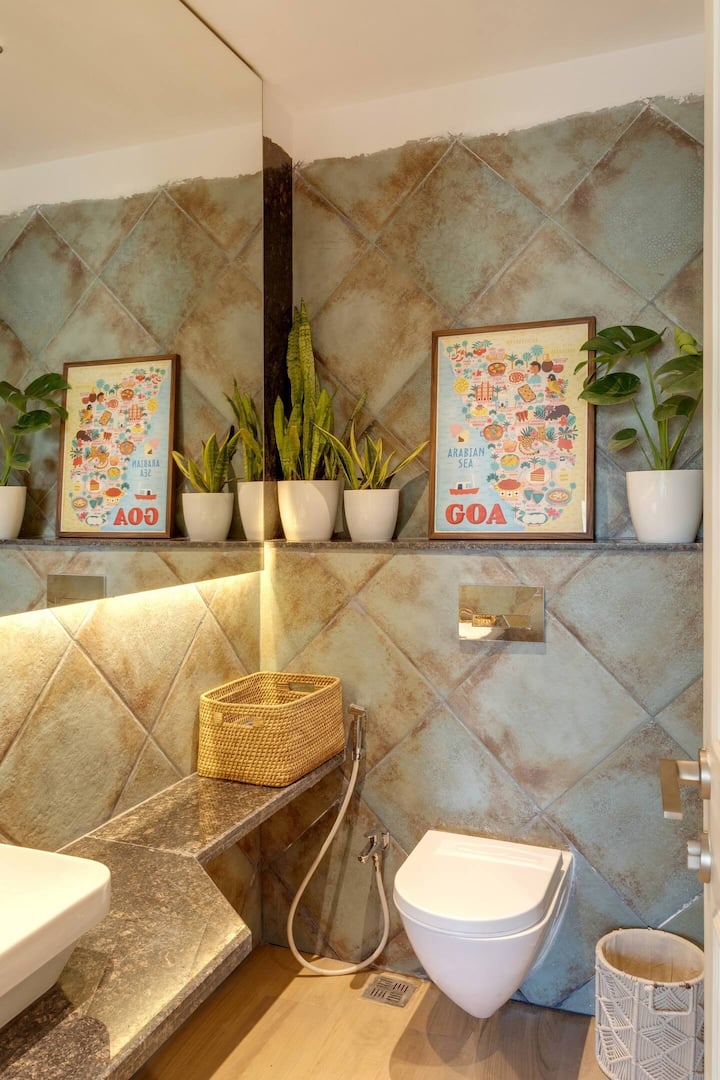 Full bathroom image 1