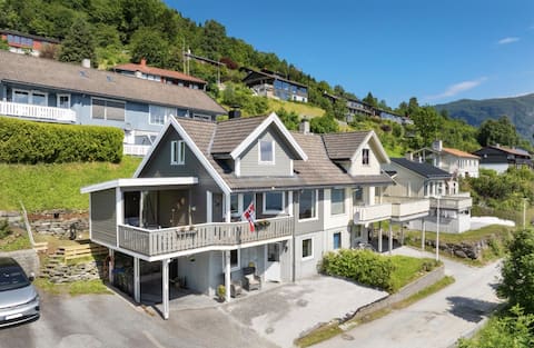 Semi-detached house in Leikanger