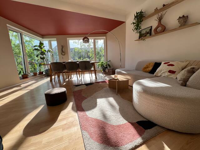 Modern 6-Bed Near City & Harbor