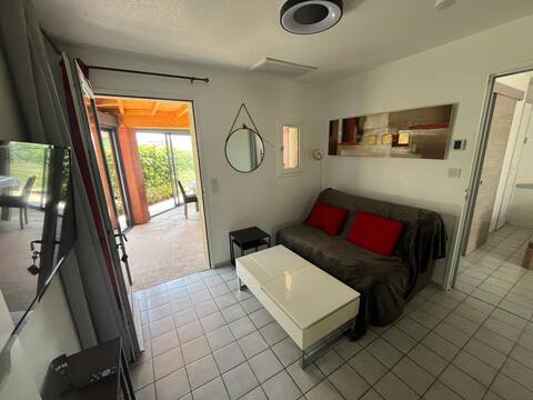 Popular Airbnb listing: Mas, fishermen's island, air-conditioning, by the pond in Le Barcarès