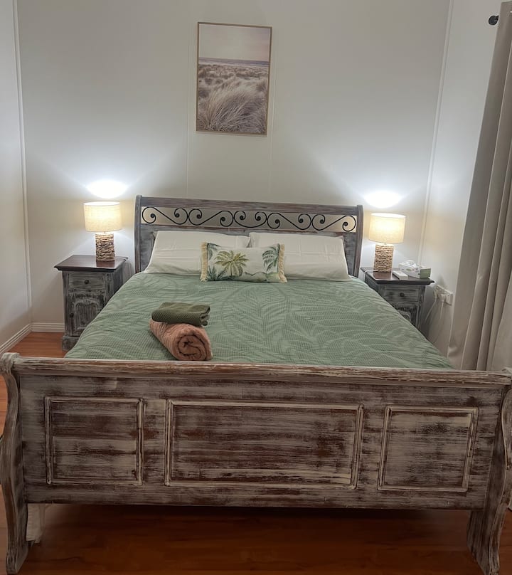 Menšia manželská posteľ