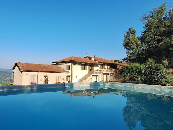 Villa Met Privézwembad En Zicht Op De Langhe - Piemonte