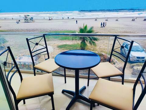 Oceanfront, 2 min walk, beautiful view.