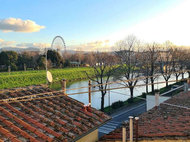 ParksideOpera Family only 3 tram stops Center