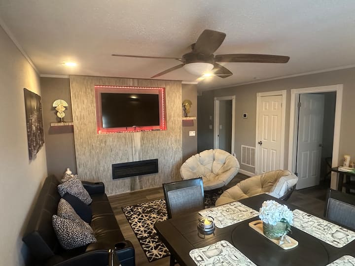 Modern Retreat Near Atl Airport W/ Fireplace - Union City, GA