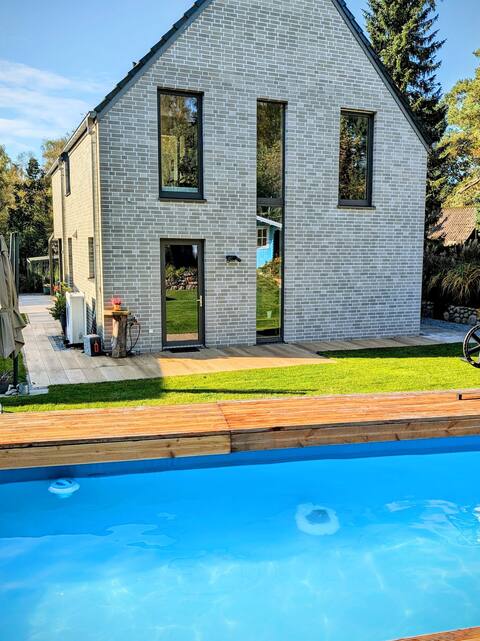 House with sauna, pool & playground near Hamburg