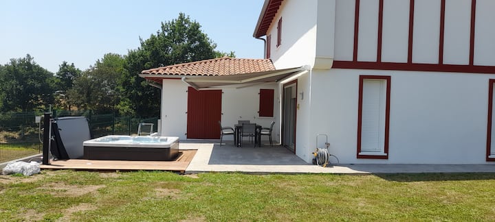 Grande Maison Style Basque Pour Vacances. - Itxassou