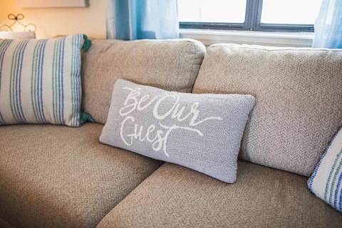 Successful Airbnb property: Cozy, End-Unit Condo-Pool! in Golden Isles