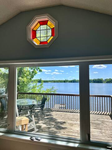 Lakeside Sunny Rush Retreat