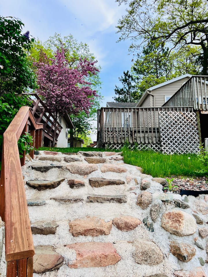 Lake front Pet friendly Sunny Rush Retreat