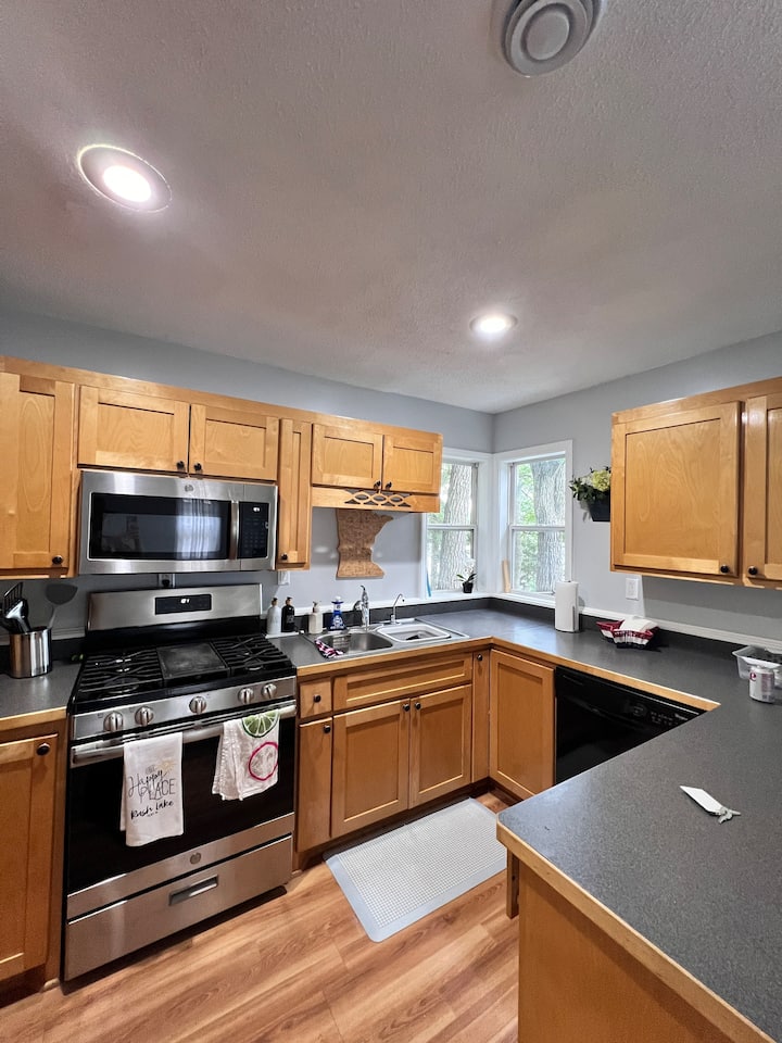 Lake front Pet friendly Sunny Rush Retreat
