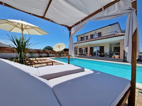 Rustic Villa Konfidenca