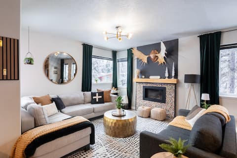 Girdwood Gathering Spot • Fire & Spa sleep 17