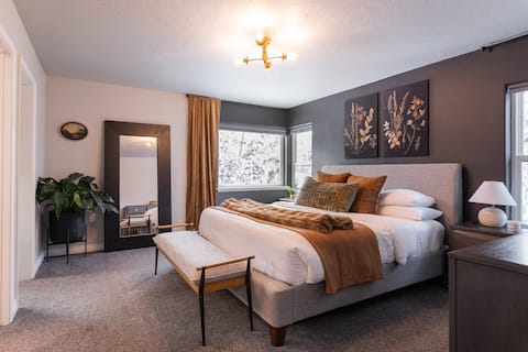 House & Private Studio, Luxury Beds, Full kitchen