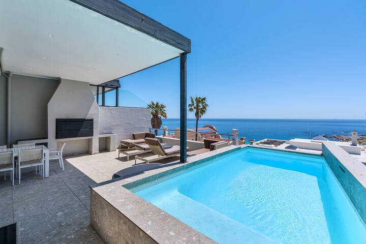 Renovated: Camps Bay Penthouse: pool, views