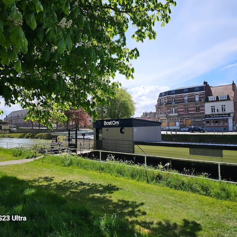 La Péniche Mathurin ~ Unusual group cottage