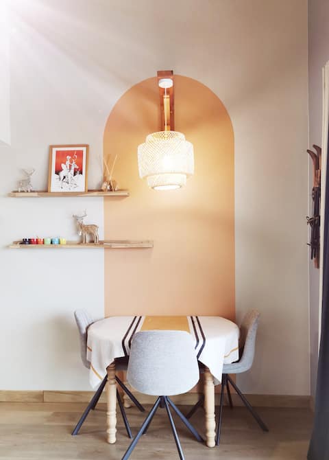 Annonce Airbnb populaire: Alpine cocoon with panoramic view in the city center! à Font Romeu Odeillo Via