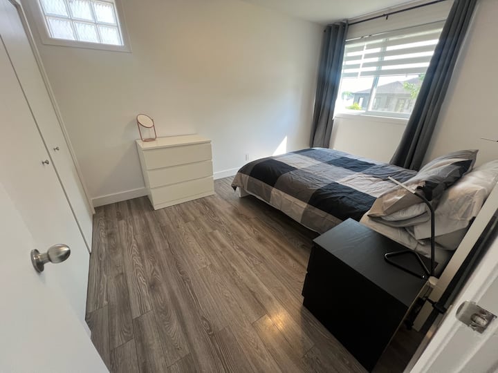 Cozy 2 Bedrooms: Workspace +Fast Wifi + Bathtub - Quebec