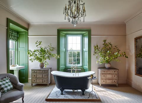 Newly renovated luxury farmhouse with views