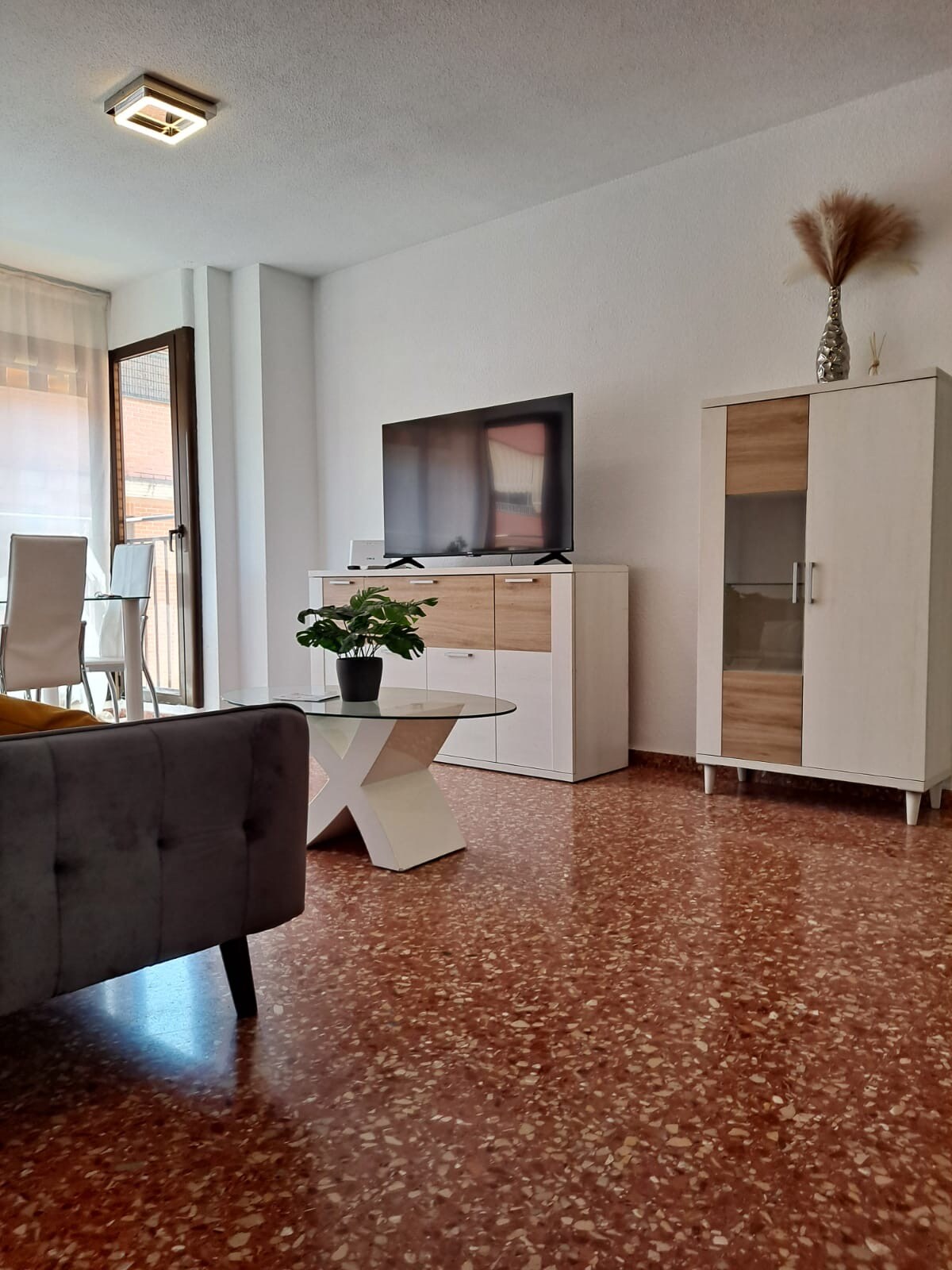 Top Airbnb: Valencia Apartment Feria Area en Pobles De L'oest