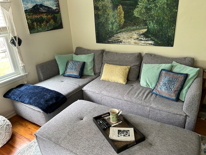 Creative Cottage With Hot Tub - Burlington, VT