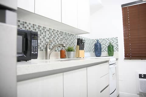 Top Airbnb: MT15 Studio, perfect location, short drive 2 beach in Magnolia Park