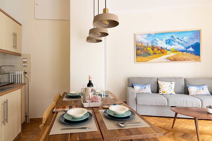 Thrive apt 100metre to Acropolis