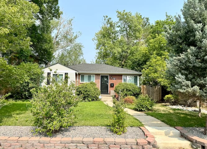Top-Rated Bungalow Near City Park/National Jewish