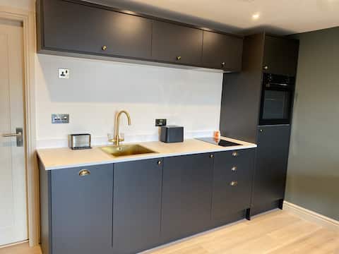 Popular Airbnb listing: Stylish cottage, minutes from Lytham square/ green in Fylde