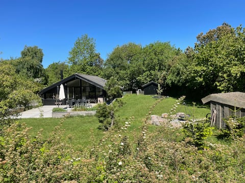 Summer cottage near private beach and nature