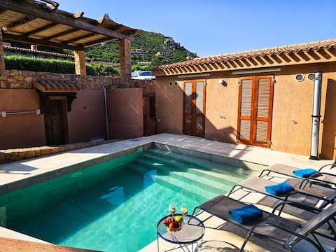 Villa Moravia with sea view and pool