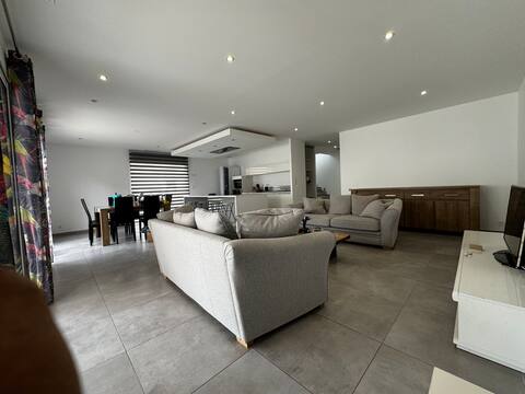 Contemporary Villa Pool & Spa South of France